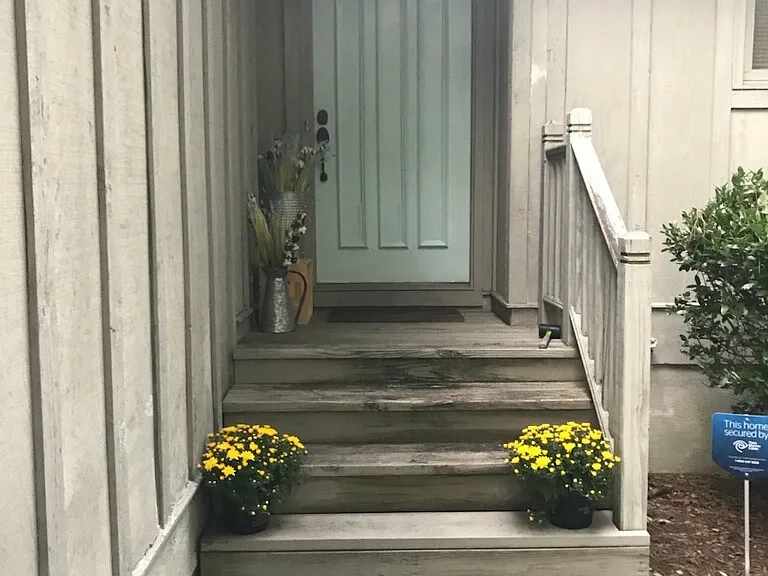 50 Surry Cir N — Photo 2