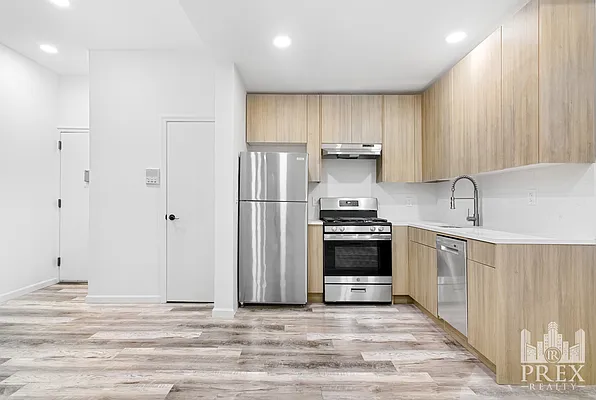 Rented by R New York | media 6