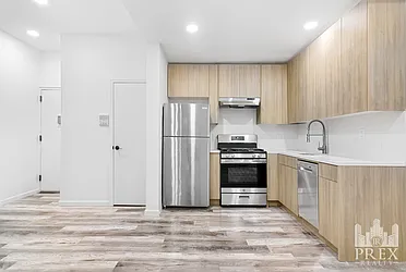 Rented by R New York