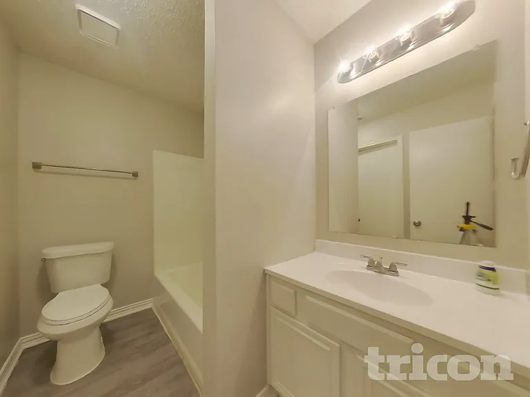 420 Deauville Dr — Photo 11