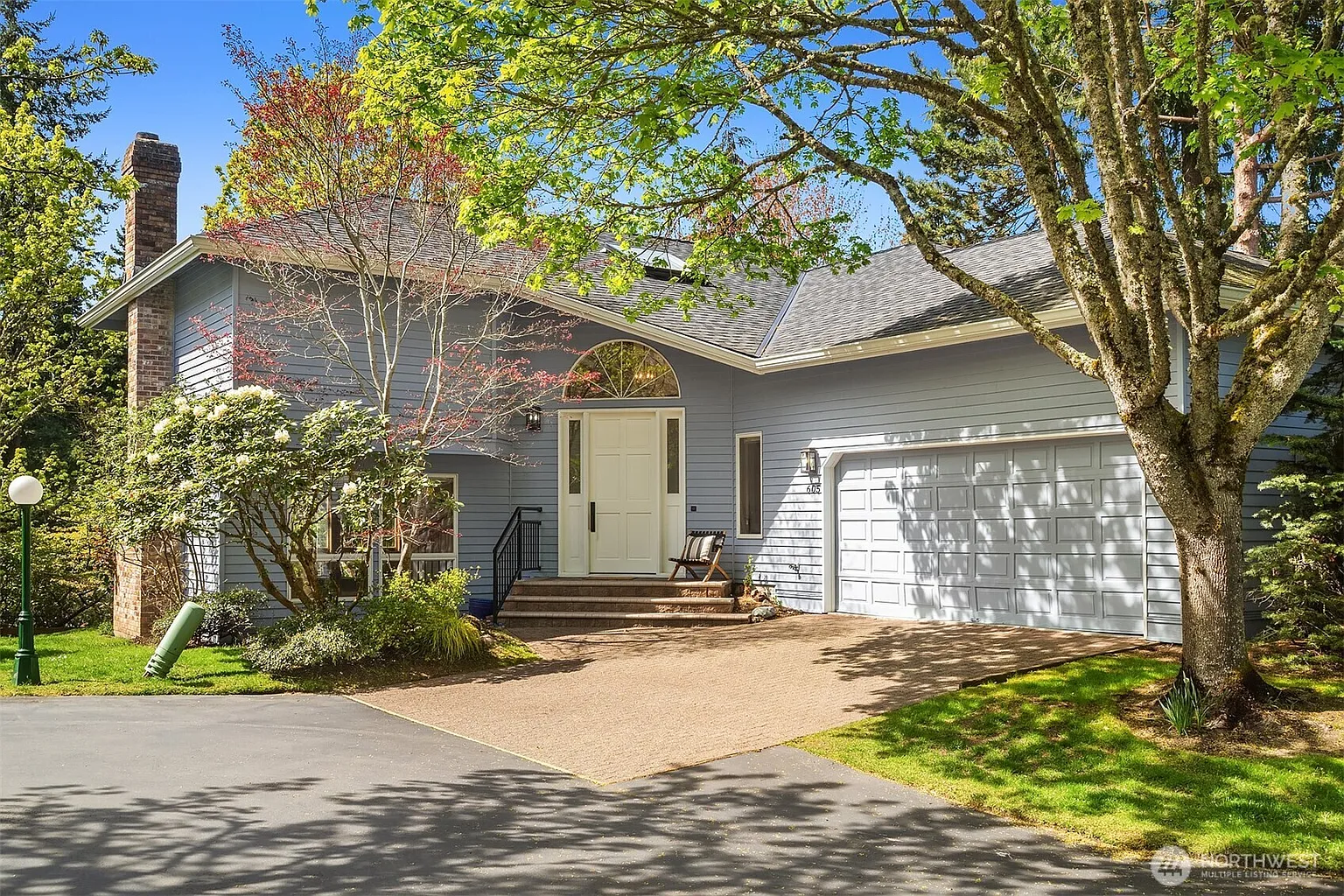 605 Elm Place photo 1