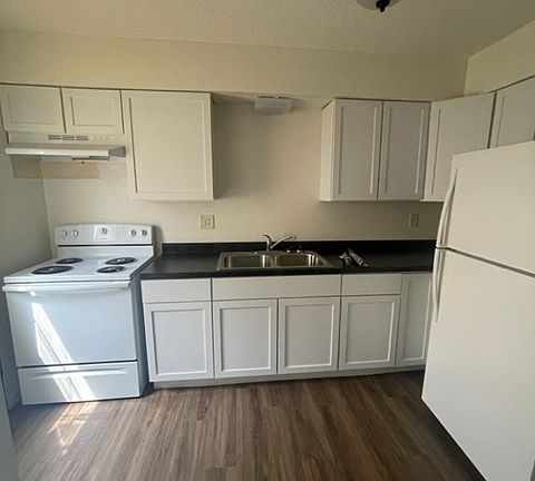 2nd image of 110 N Holmen Dr APT 10