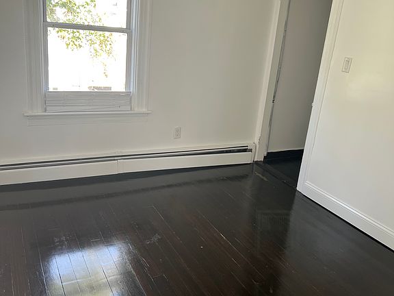 5th image of 524 Warren Ave Floor 2