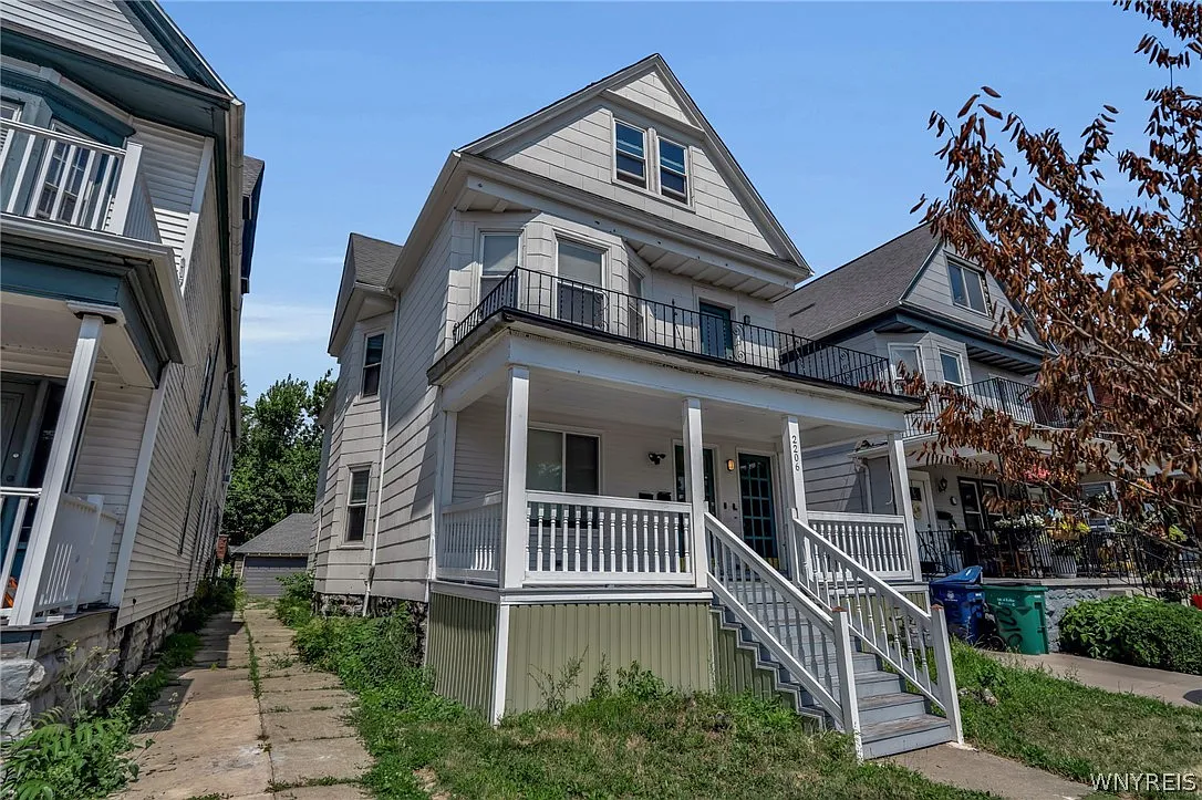 3 bed, 1.0 bath, 1632 sqft, $1,875 — Photo 1