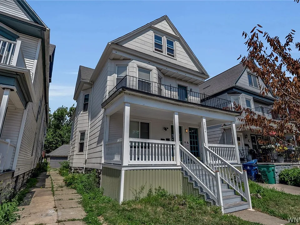 2206 Main St #1