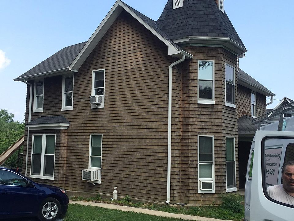 Charming 1890's house, on super quiet street off street parking, in Historic Relay!