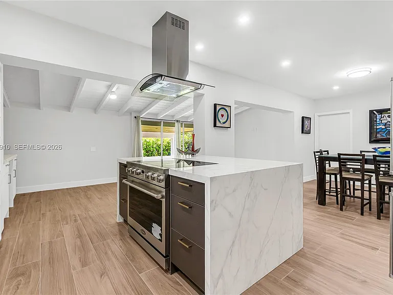1015 Pizarro St — Photo 13