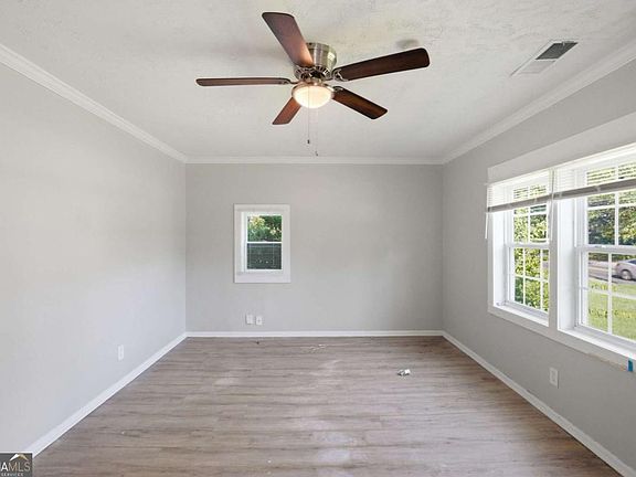 3rd image of 3033 Washington Rd
