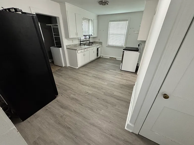 37 Holmes Dr — Photo 11