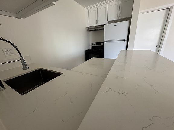 3rd image of 18346 Collins St #12
