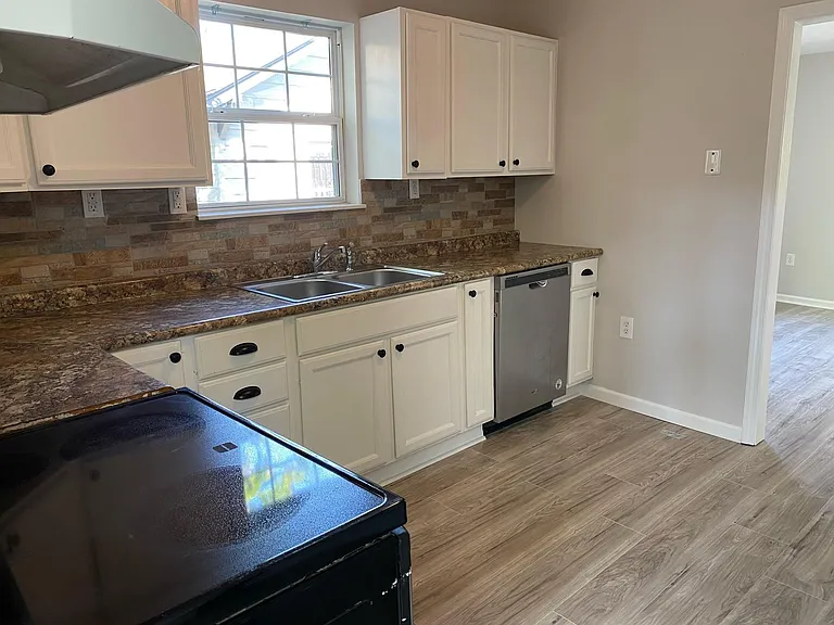 1305 Moses Ave — Photo 22