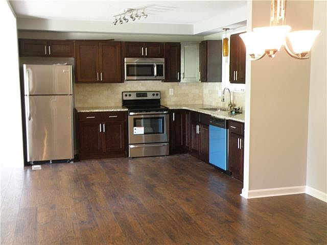 2nd image of 406 Crabtree Cir