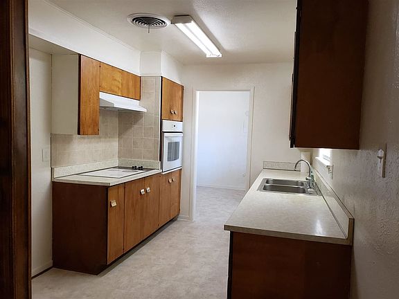 2nd image of 3000 Bandolina Ave
