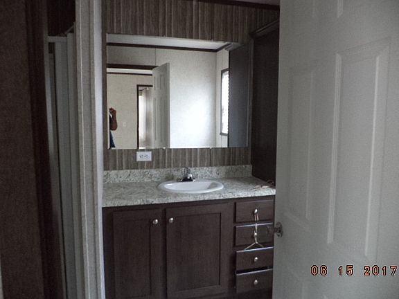 5th image of 1082 S Park Dr