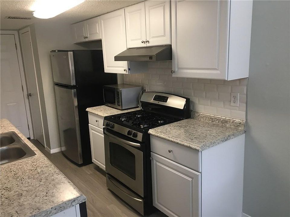 1st image of 301 Villa Oaks Cir #B