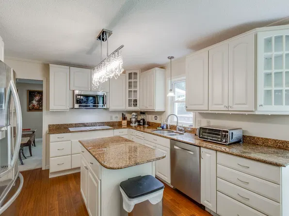 445 Lakemont Dr, Chapin, SC 29036