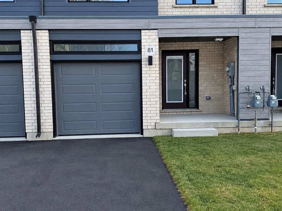 81 Queensbrook Cres