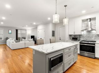 8 Greenleaf Pl #102, Melrose, MA 02176