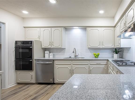 3rd image of 9122 Villa Park Cir