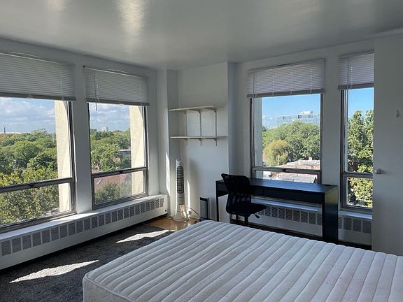 5th image of 1401 E 55th St #701S