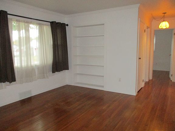 5th image of 242 Mount Logan Dr