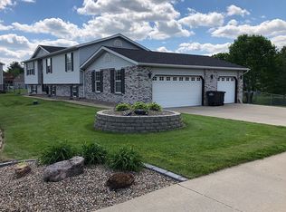 34052 Canoe Ct, Brighton, IL 62012