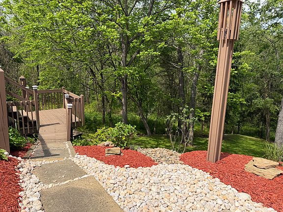 3rd image of 129 Greenridge Dr