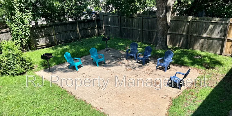 2 bed, 1.0 bath, $900 — Photo 3