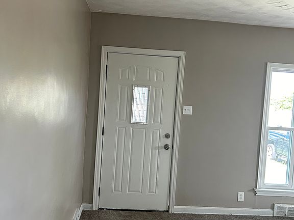 5th image of 1043 Hartford Ave