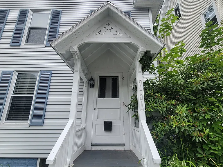 25 Pine St #A — Photo 2