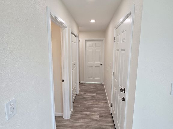 4th image of 616 S Van Ness Ave #616D