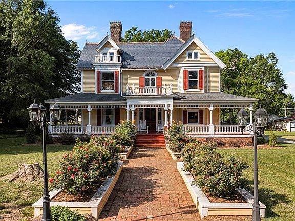 4th image of 204 Railroad Ave