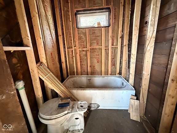 4th image of 832 E Beecher St