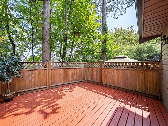 5th image of 231 Balmoral Pl