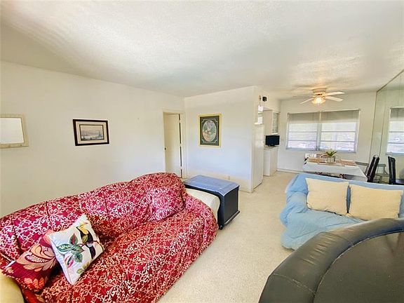 5th image of 2616 NE 30th Pl #208