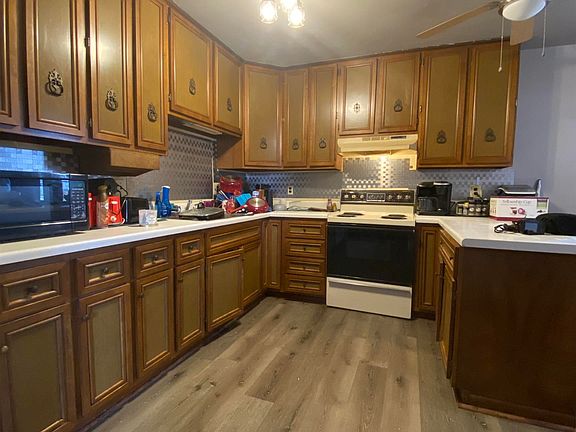 5th image of 413 Columbian Dr