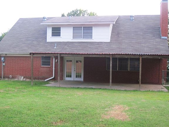 2nd image of 1304 Carter St