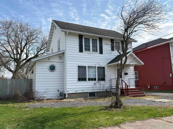 18 Pleasant St, Massena, NY 13662
