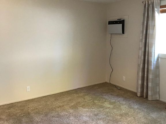 5th image of 1825 Siskiyou Blvd