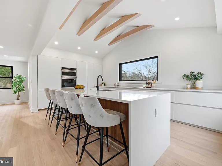 9200 Cedar Ln — Photo 8