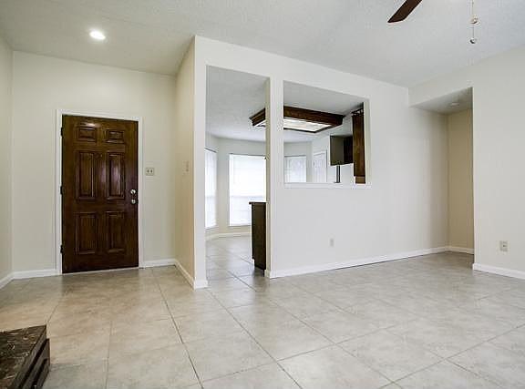 3rd image of 10341 Castle Dr