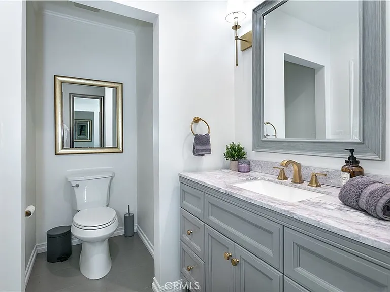 5825 Fulton Ave — Photo 21
