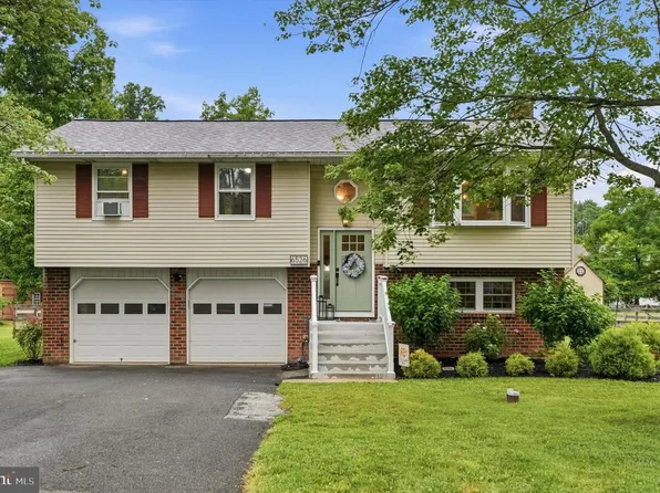 6526 Skyview Ln, Coopersburg, PA 18036