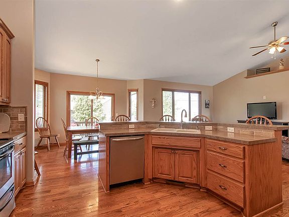 5th image of 419 Chelsee Ct