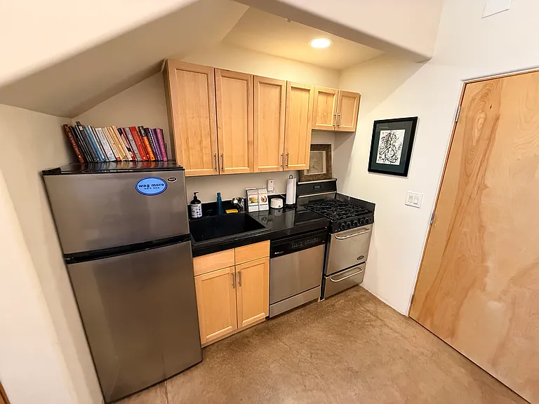 1012 Marquez Pl #303A — Photo 9