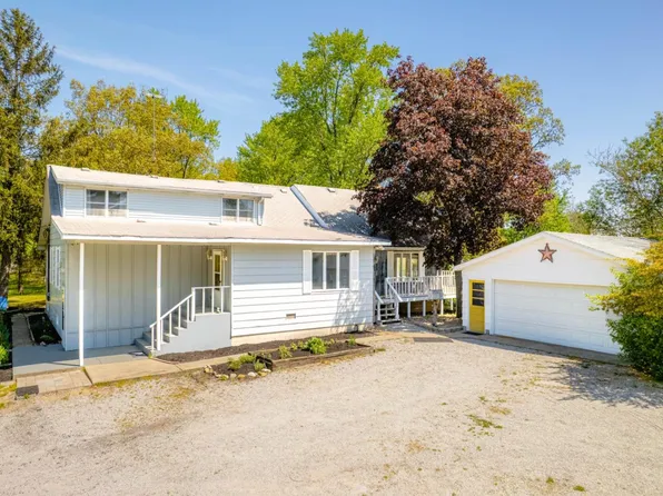 419 E Division St, Demotte, IN 46310
