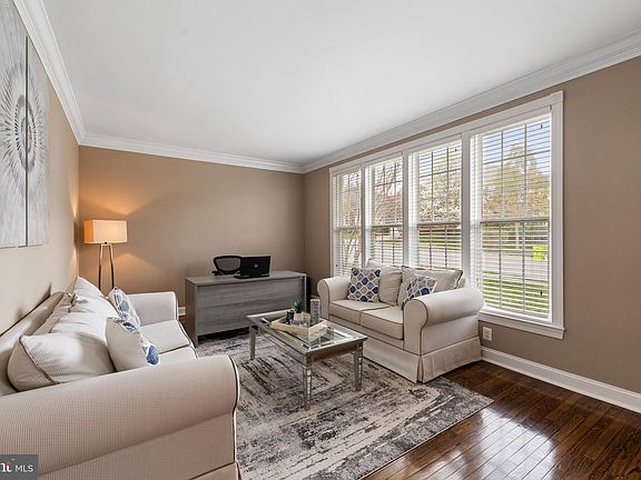 4th image of 43053 Kingsport Dr