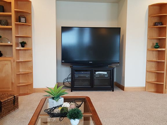 5th image of N1025 W Lake Ct