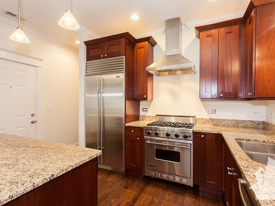 1st image of 2854 N Burling St APT 02