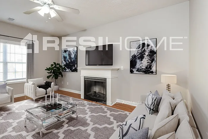 303 Kayla Ct — Photo 5